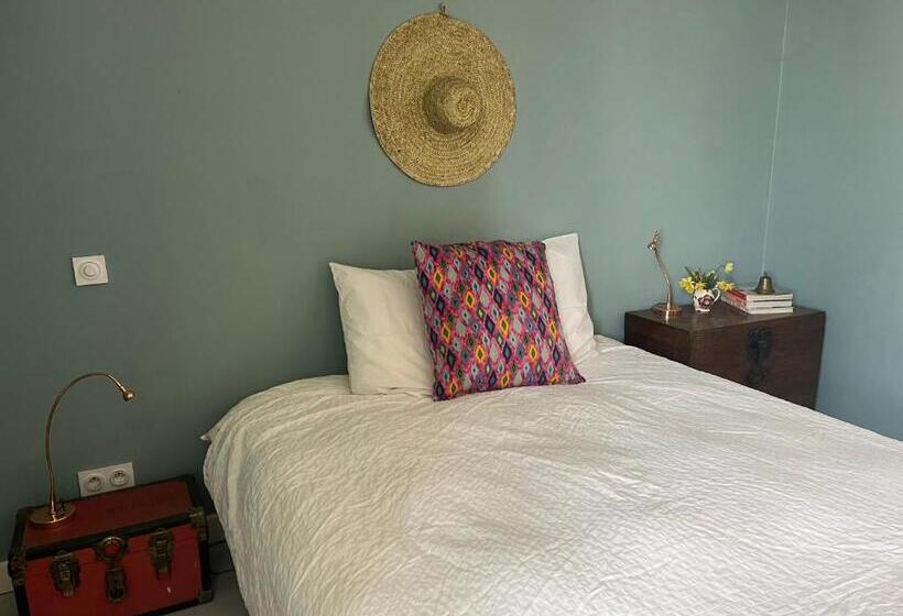 פנסיון 1 Rue Pasquet Pool Suite With Kitchen