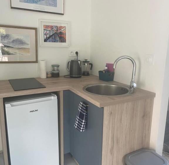 פנסיון 1 Rue Pasquet Pool Suite With Kitchen