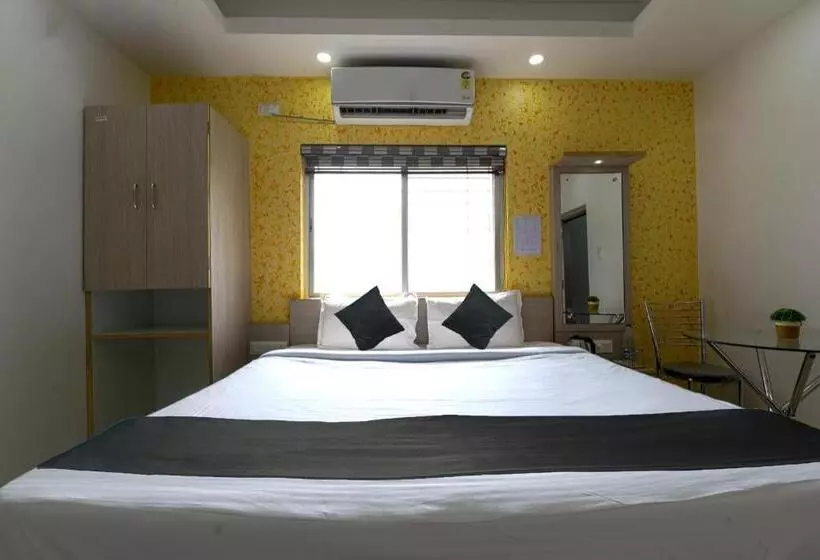 Aura Hotel Rajdhani Residency