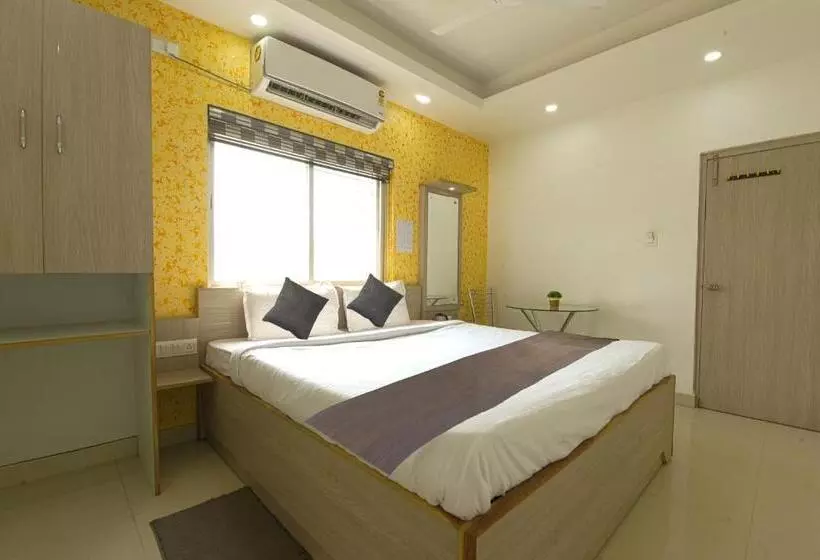 Aura Hotel Rajdhani Residency
