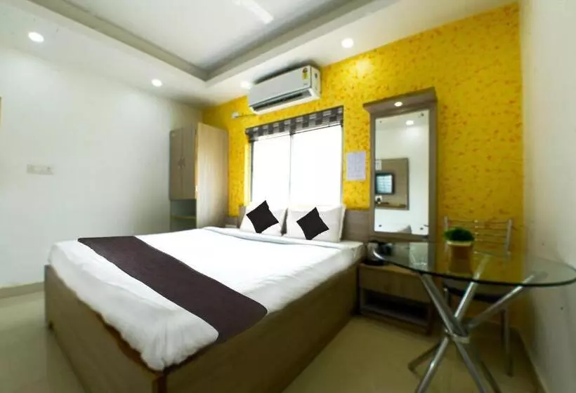 Aura Hotel Rajdhani Residency