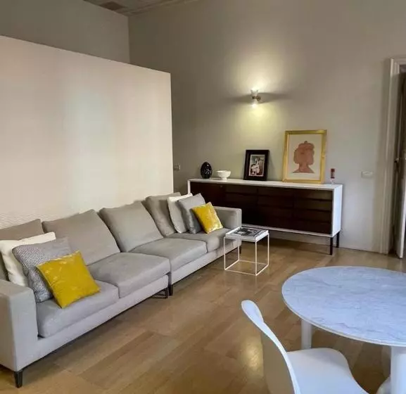 تختخواب و صبحانه Bb A Parma Duomo