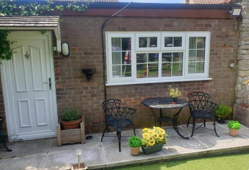 ベッドアンドブレックファースト Crown & Anchor