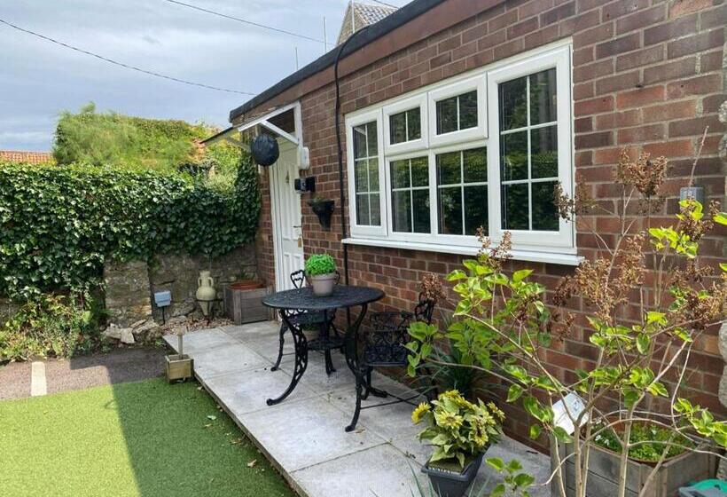 ベッドアンドブレックファースト Crown & Anchor