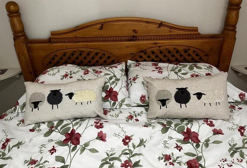 ベッドアンドブレックファースト Crown & Anchor