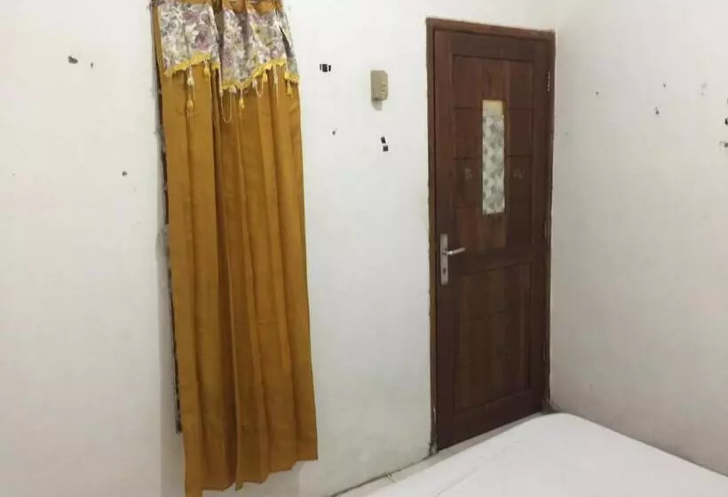 Hotelli Oyo Life 93009 Griya Nautika Sedati