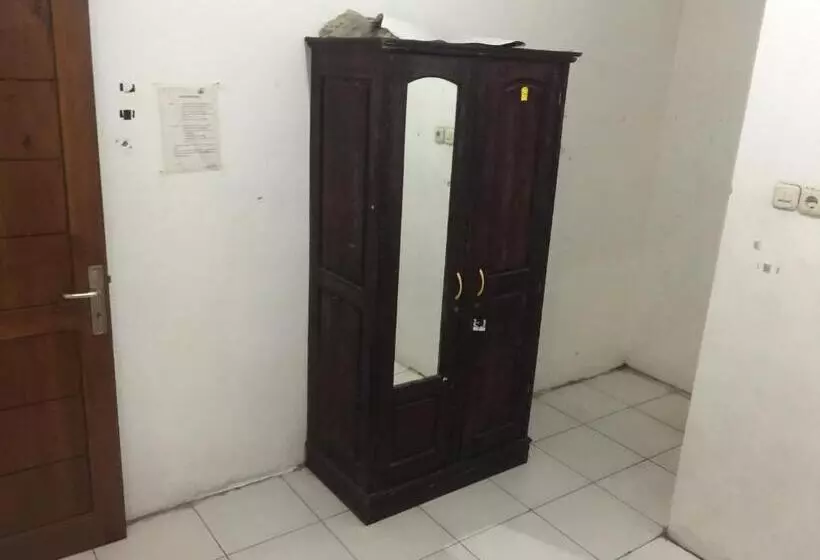 Hotelli Oyo Life 93009 Griya Nautika Sedati