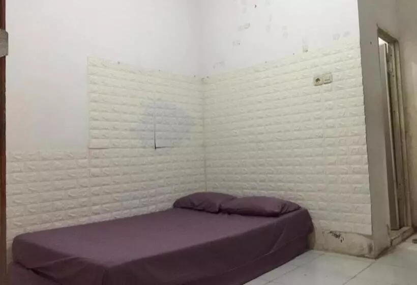 Hotelli Oyo Life 93009 Griya Nautika Sedati