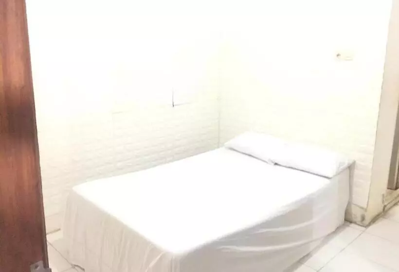 Hotelli Oyo Life 93009 Griya Nautika Sedati