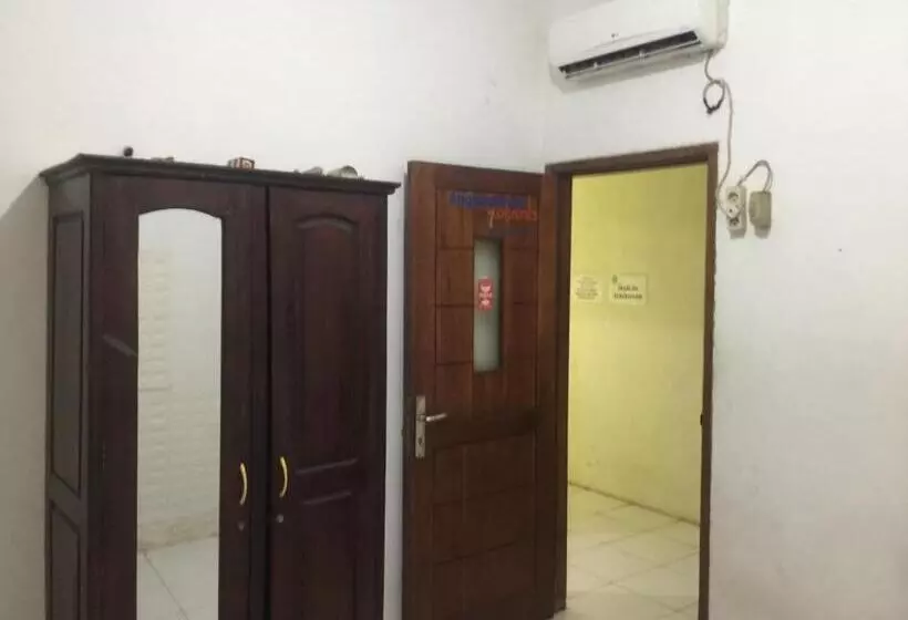 Hotelli Oyo Life 93009 Griya Nautika Sedati