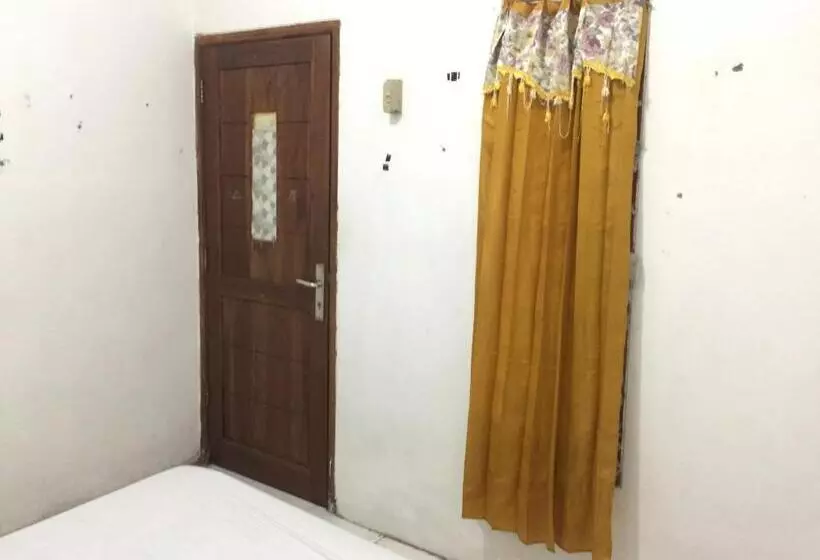 Hotelli Oyo Life 93009 Griya Nautika Sedati