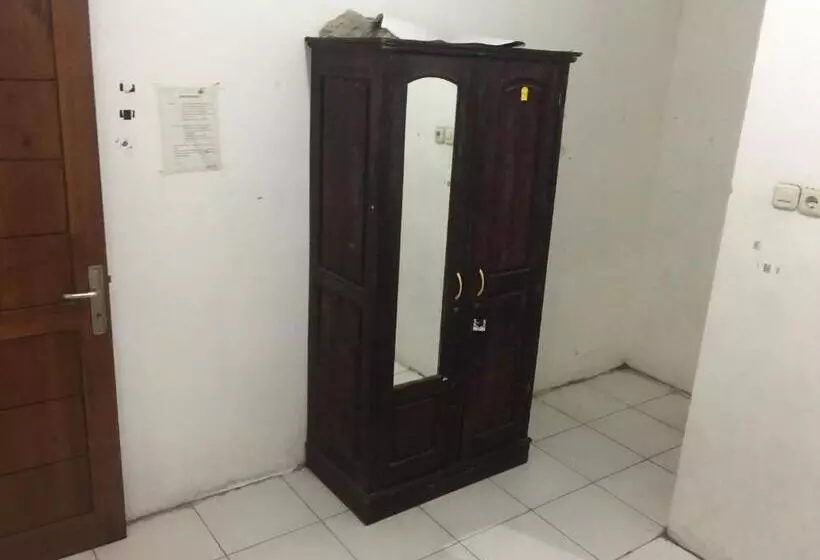 Hotelli Oyo Life 93009 Griya Nautika Sedati