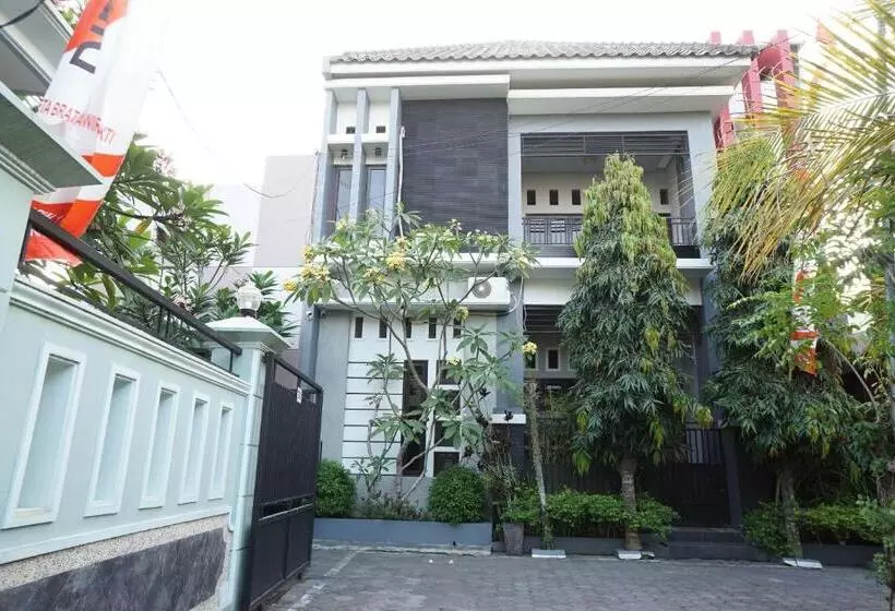 ホテル Oyo Life 93045 Kost Putra Bu Ketut