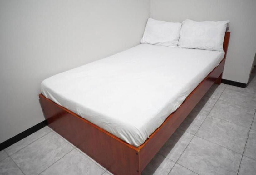 Hotel Oyo Life 93045 Kost Putra Bu Ketut