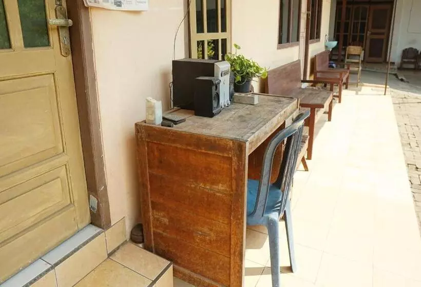 ホテル Oyo Life 93045 Kost Putra Bu Ketut