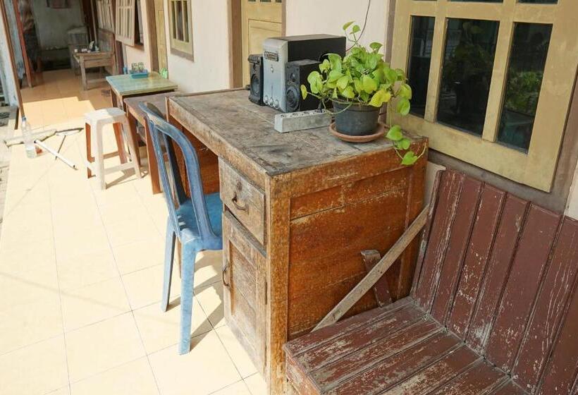 Hotel Oyo Life 93045 Kost Putra Bu Ketut