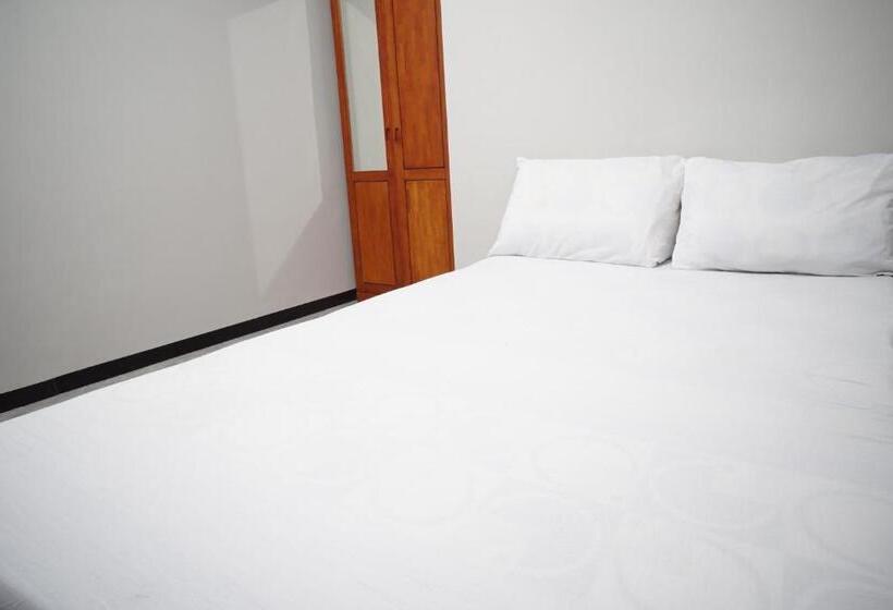 Hotel Oyo Life 93045 Kost Putra Bu Ketut