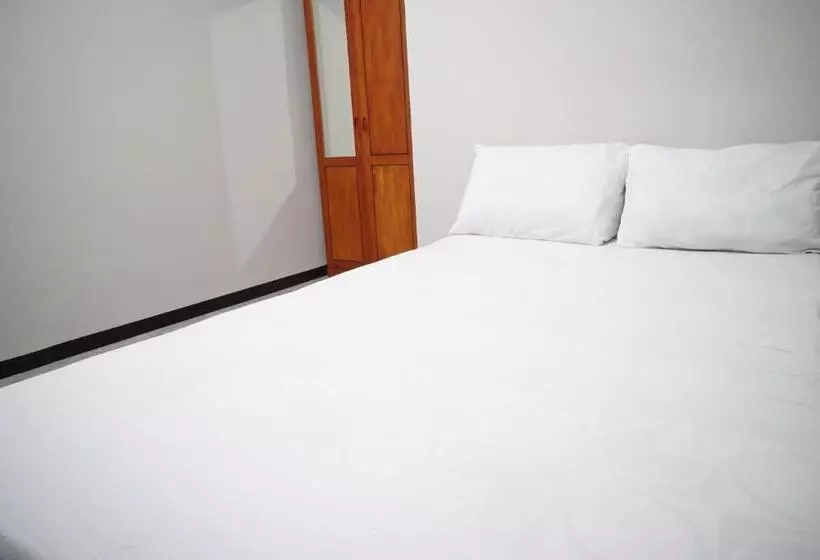 ホテル Oyo Life 93045 Kost Putra Bu Ketut