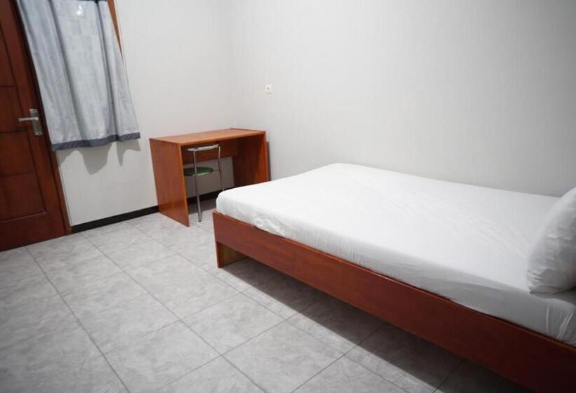 Hotel Oyo Life 93045 Kost Putra Bu Ketut