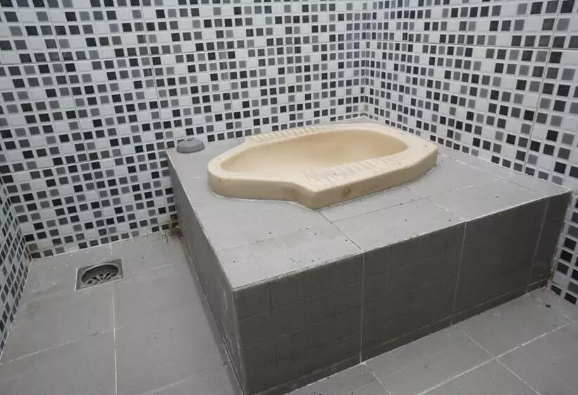 ホテル Oyo Life 93045 Kost Putra Bu Ketut