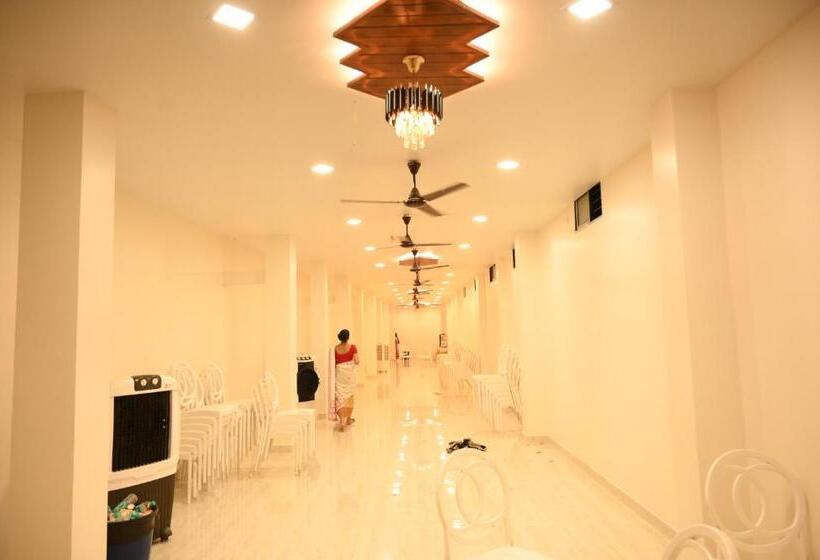 فندق Tripti Biswanath Chariali