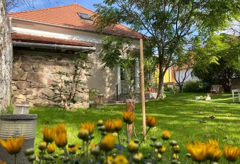 ペンション Hatablak Köveskál