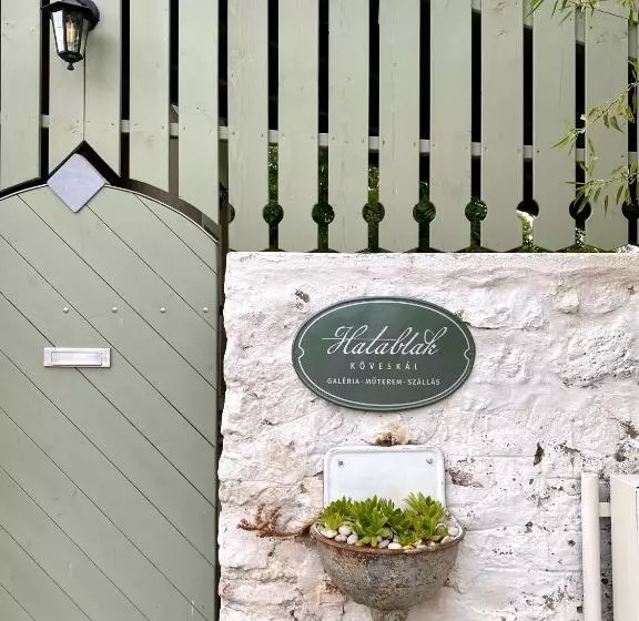ペンション Hatablak Köveskál