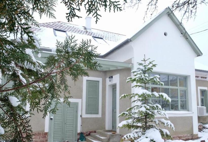 膳宿费 Hatablak Köveskál