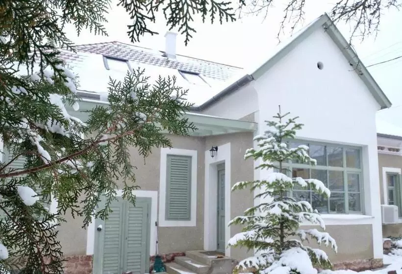 ペンション Hatablak Köveskál