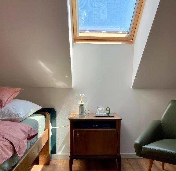 膳宿费 Hatablak Köveskál