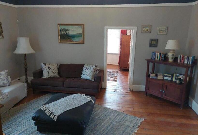 ペンション Living Waters House