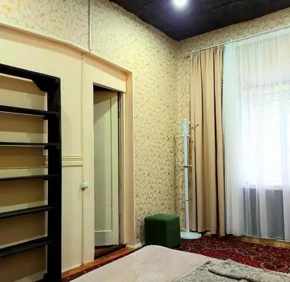 پانسیون Sani House