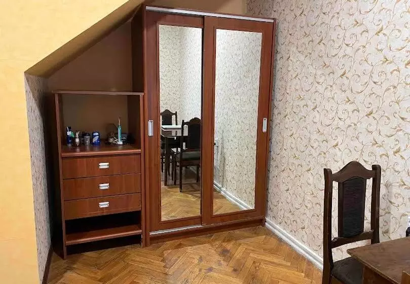 پانسیون Sani House
