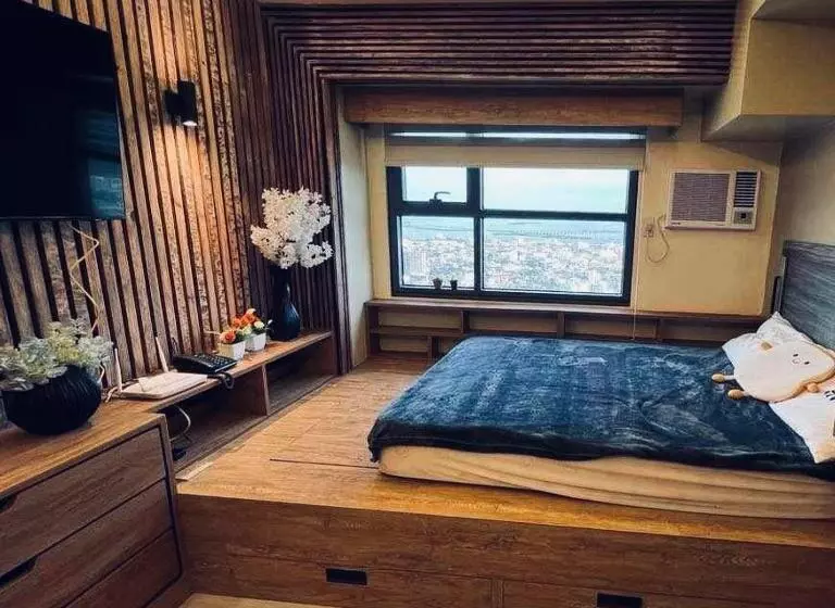 The Stark Lounge