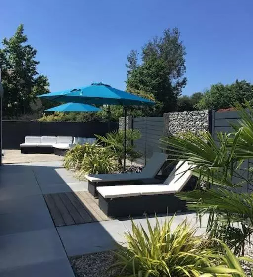 Aamiaismajoitus (B&B) Chambre D Hote Dans Villa Avec Piscine