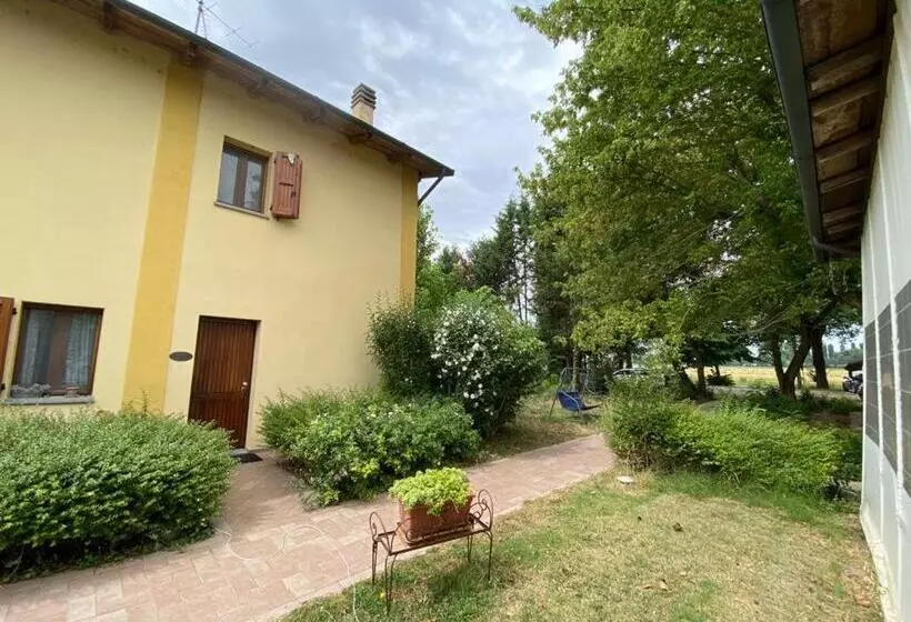 Hotelli La Casetta Di Alessia   Agriturismo Con Camere