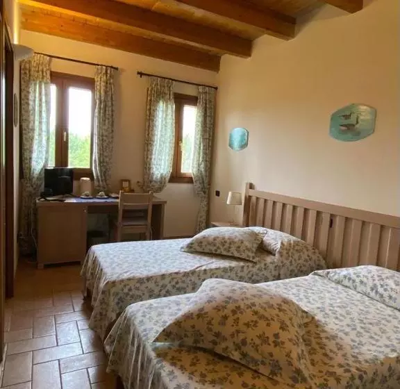 Hotelli La Casetta Di Alessia   Agriturismo Con Camere