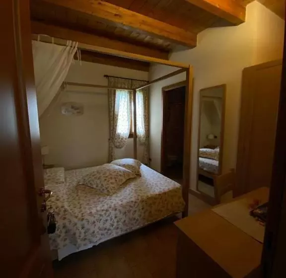 Hotelli La Casetta Di Alessia   Agriturismo Con Camere