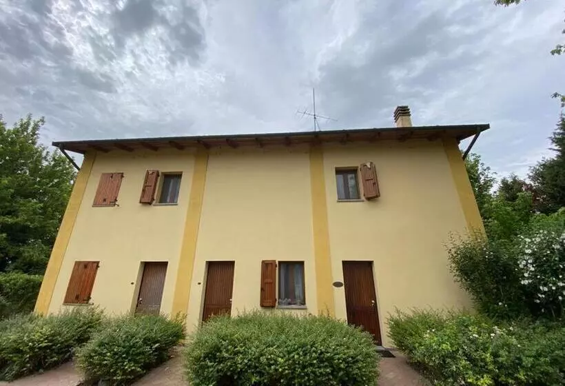Hotelli La Casetta Di Alessia   Agriturismo Con Camere
