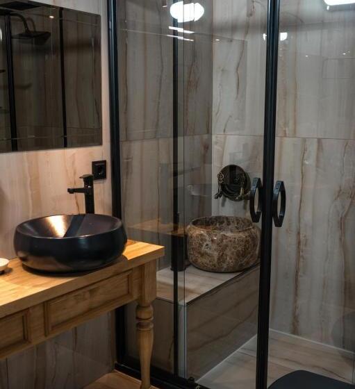 ホテル ömer çakiroğlu Konağı