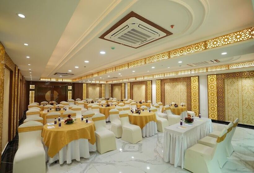 هتل The Royal Bihar