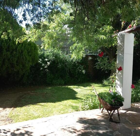 Пансион 7 On Grey Guesthouse