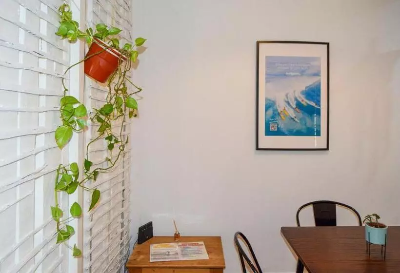 پانسیون Central Lisbon Rooms In Palmira Shared Apartment For Surf Lovers
