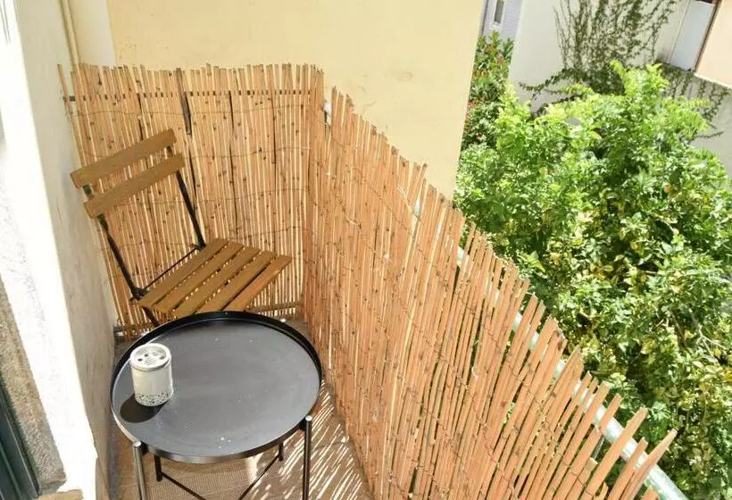 پانسیون Central Lisbon Rooms In Palmira Shared Apartment For Surf Lovers