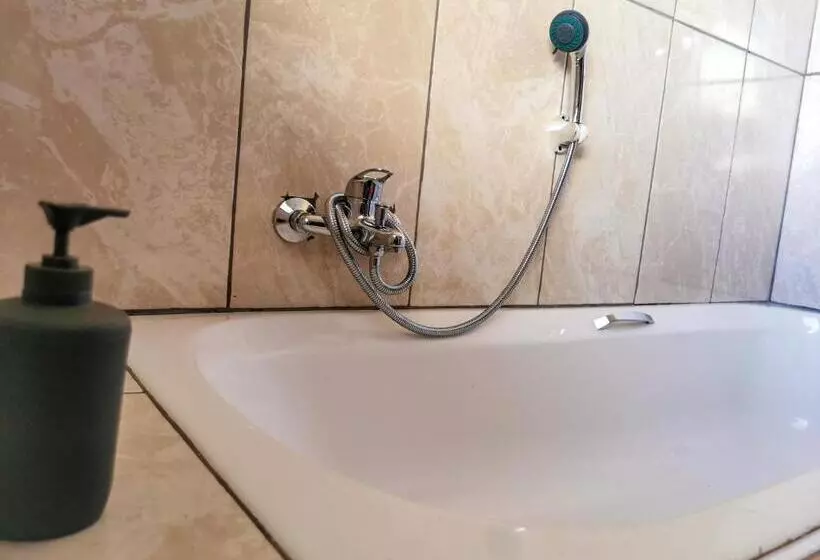 Majatalo Genesis Guesthouze