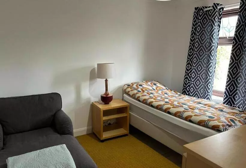 پانسیون Room In Trumpington London