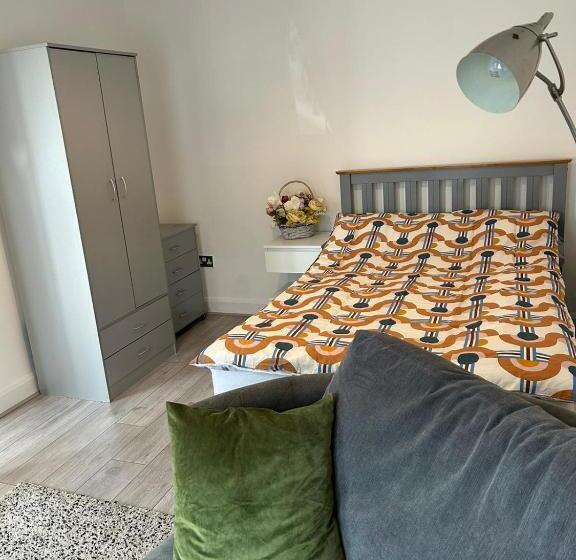 Majatalo Room In Trumpington London