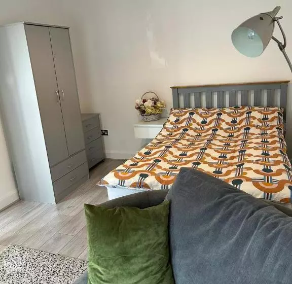 پانسیون Room In Trumpington London
