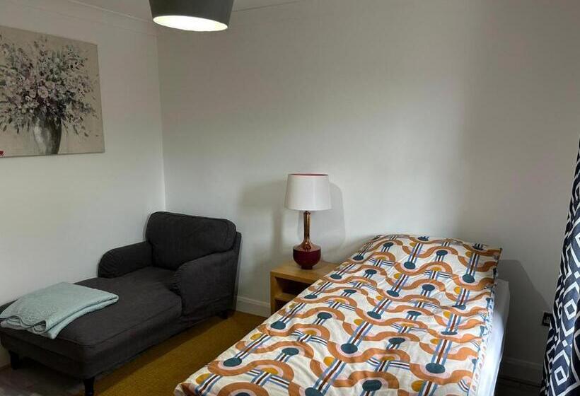 Majatalo Room In Trumpington London