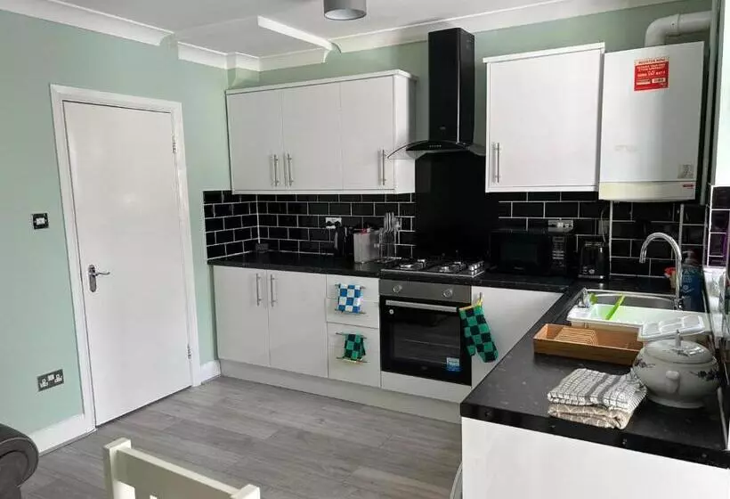پانسیون Room In Trumpington London